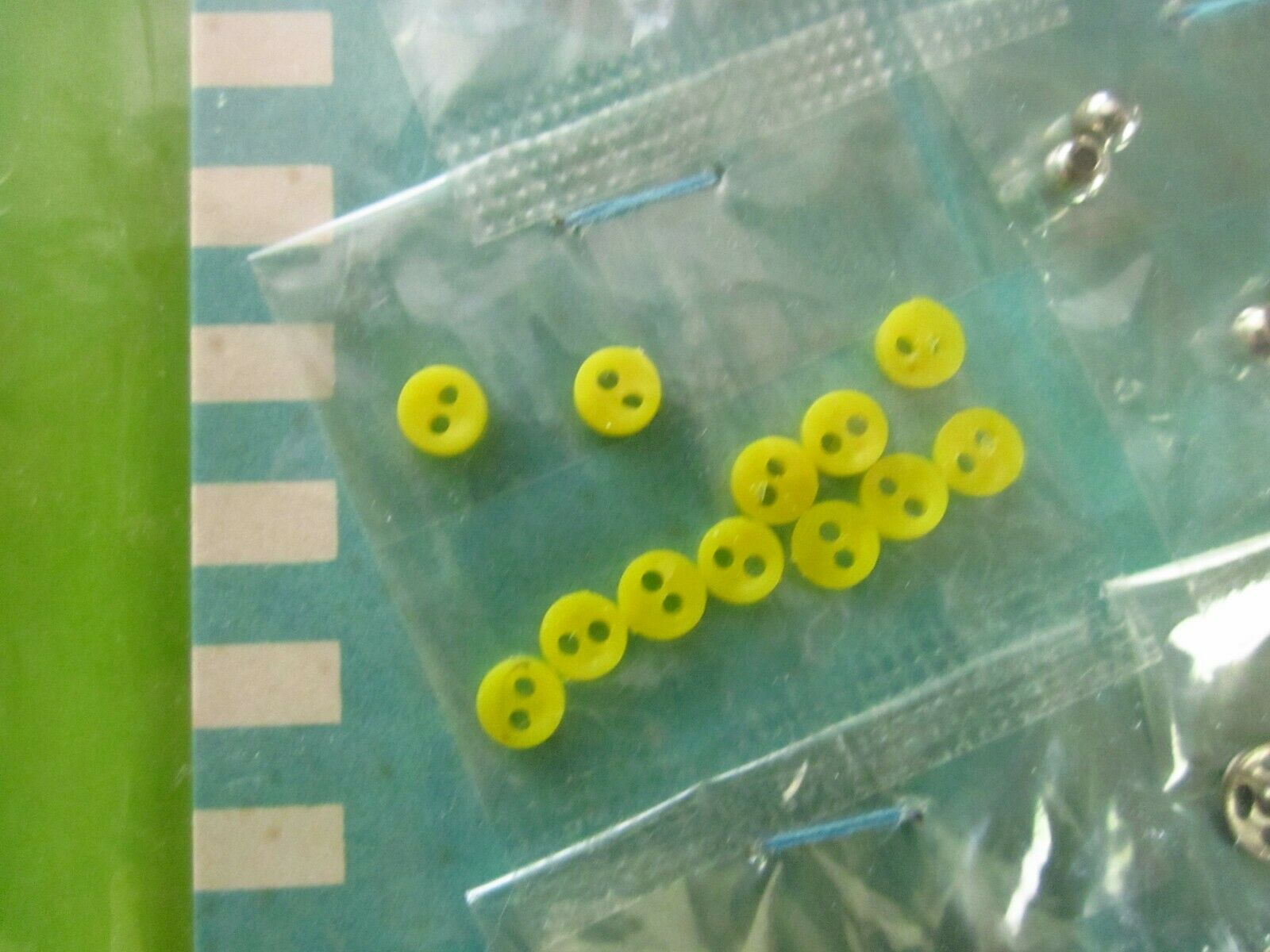 Vintage Barbie Stitch N Style Yellow 2 Hole Flat Buttons Francie Border-line Mip